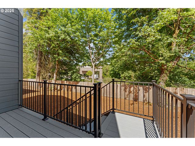 16401 Sw Cambridge Ln, Durham, OR 97224