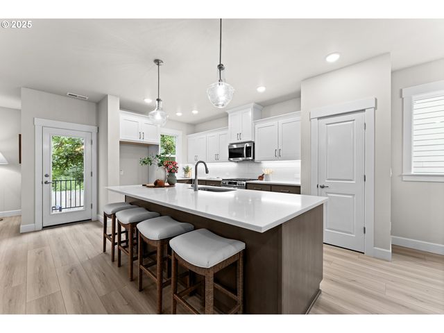 16401 Sw Cambridge Ln, Durham, OR 97224