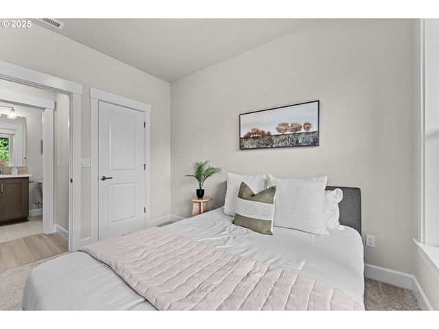 16401 Sw Cambridge Ln, Durham, OR 97224