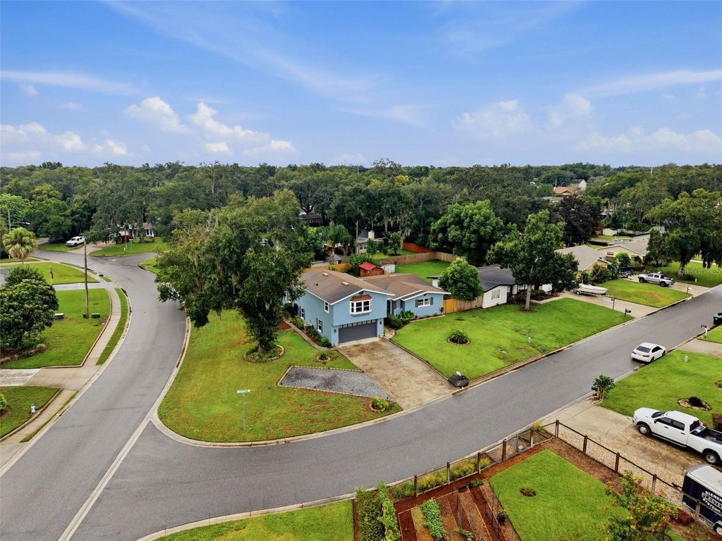 Image 3 of property listing at 4511 LONGWORTH DRIVE, Orlando, FL 32812