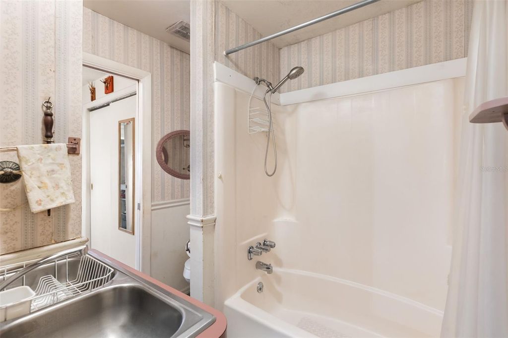 Image 37 of property listing at 4511 LONGWORTH DRIVE, Orlando, FL 32812