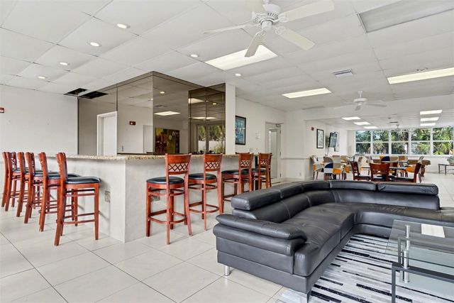 336 N Birch Road 16B, Fort Lauderdale, FL 33304