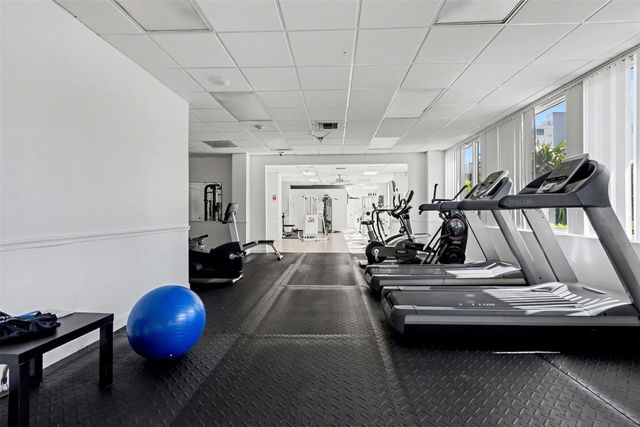 336 N Birch Road 16B, Fort Lauderdale, FL 33304