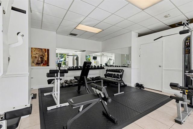 336 N Birch Road 16B, Fort Lauderdale, FL 33304