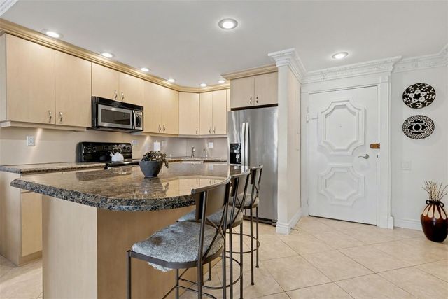 336 N Birch Road 16B, Fort Lauderdale, FL 33304