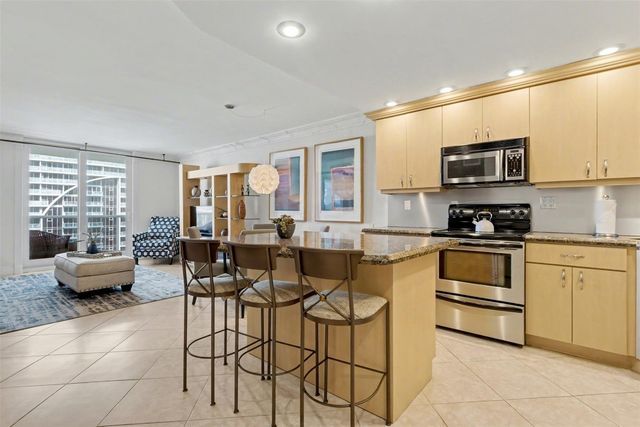 336 N Birch Road 16B, Fort Lauderdale, FL 33304