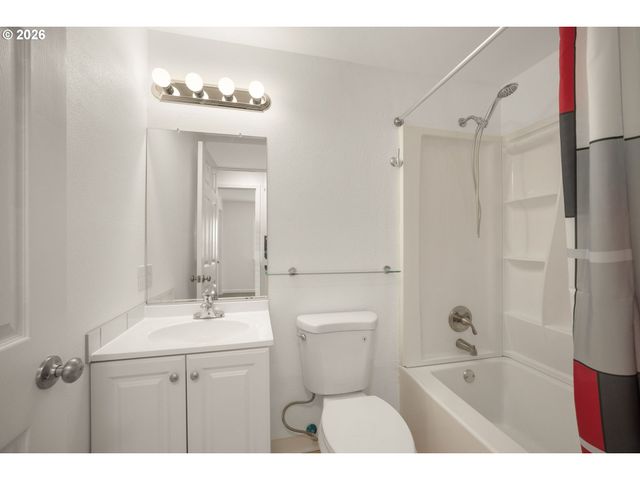 1082 Sw 179TH Ave, Beaverton, OR 97003