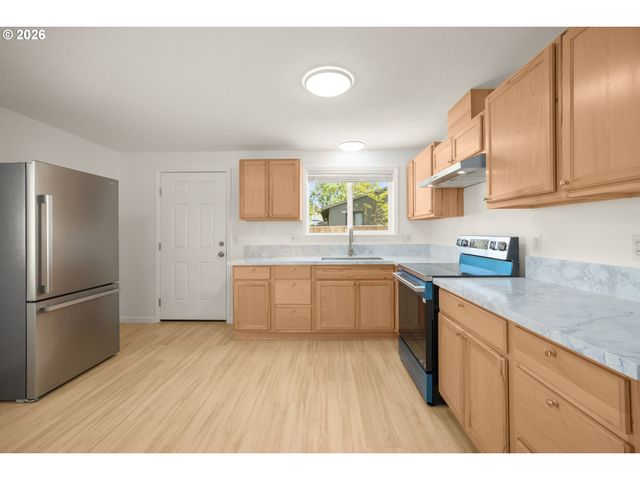 1082 Sw 179TH Ave, Beaverton, OR 97003