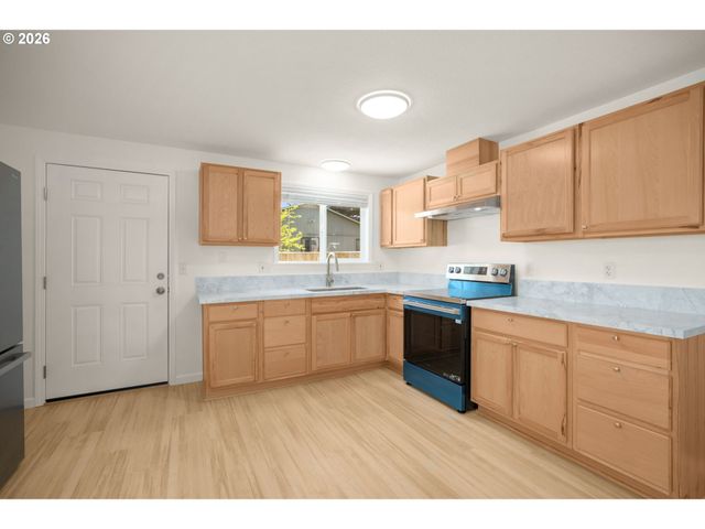 1082 Sw 179TH Ave, Beaverton, OR 97003