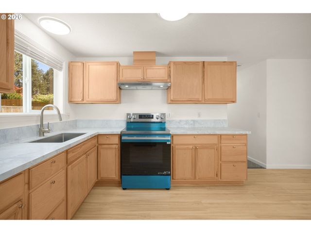 1082 Sw 179TH Ave, Beaverton, OR 97003