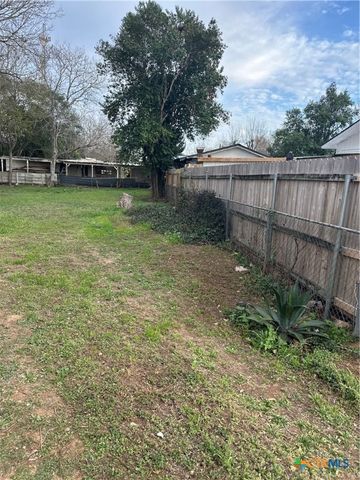 3081 S Stockdale Hwy. Street, Seguin, TX 78155