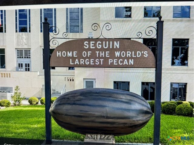3081 S Stockdale Hwy. Street, Seguin, TX 78155