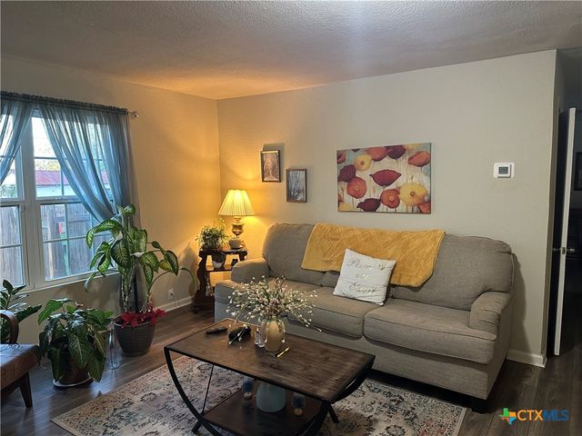 3081 S Stockdale Hwy. Street, Seguin, TX 78155