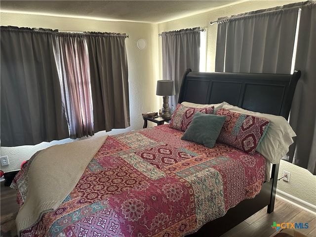 3081 S Stockdale Hwy. Street, Seguin, TX 78155