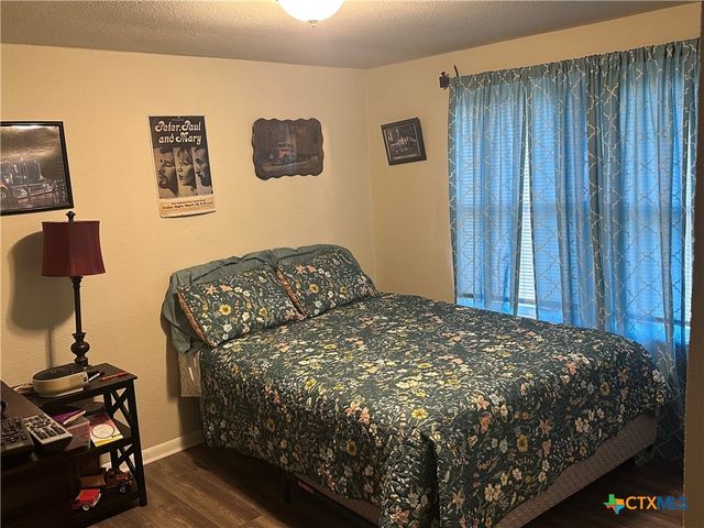 3081 S Stockdale Hwy. Street, Seguin, TX 78155