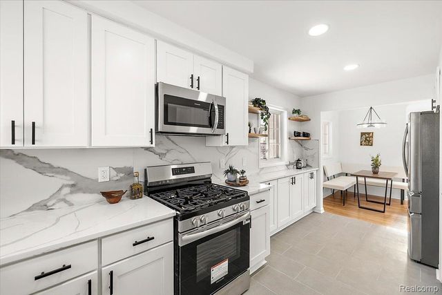 22617 Raymond Court, St. Clair Shores, MI 48082