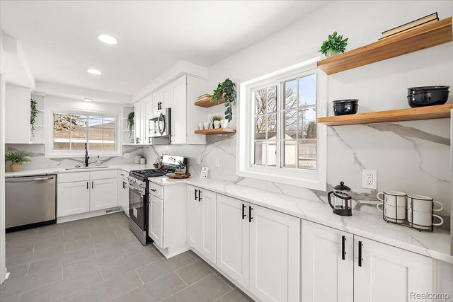 22617 Raymond Court, St. Clair Shores, MI 48082