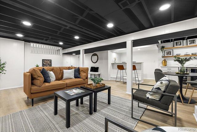 22617 Raymond Court, St. Clair Shores, MI 48082