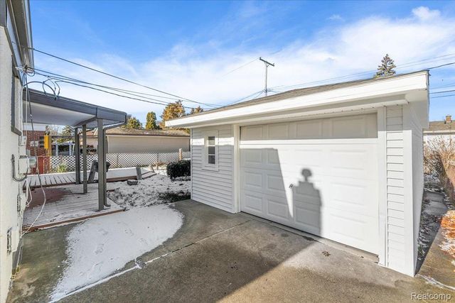 22617 Raymond Court, St. Clair Shores, MI 48082