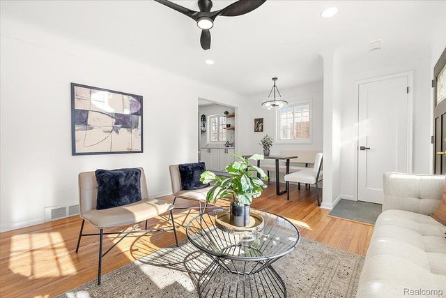 22617 Raymond Court, St. Clair Shores, MI 48082