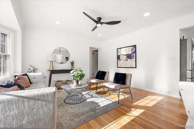 22617 Raymond Court, St. Clair Shores, MI 48082