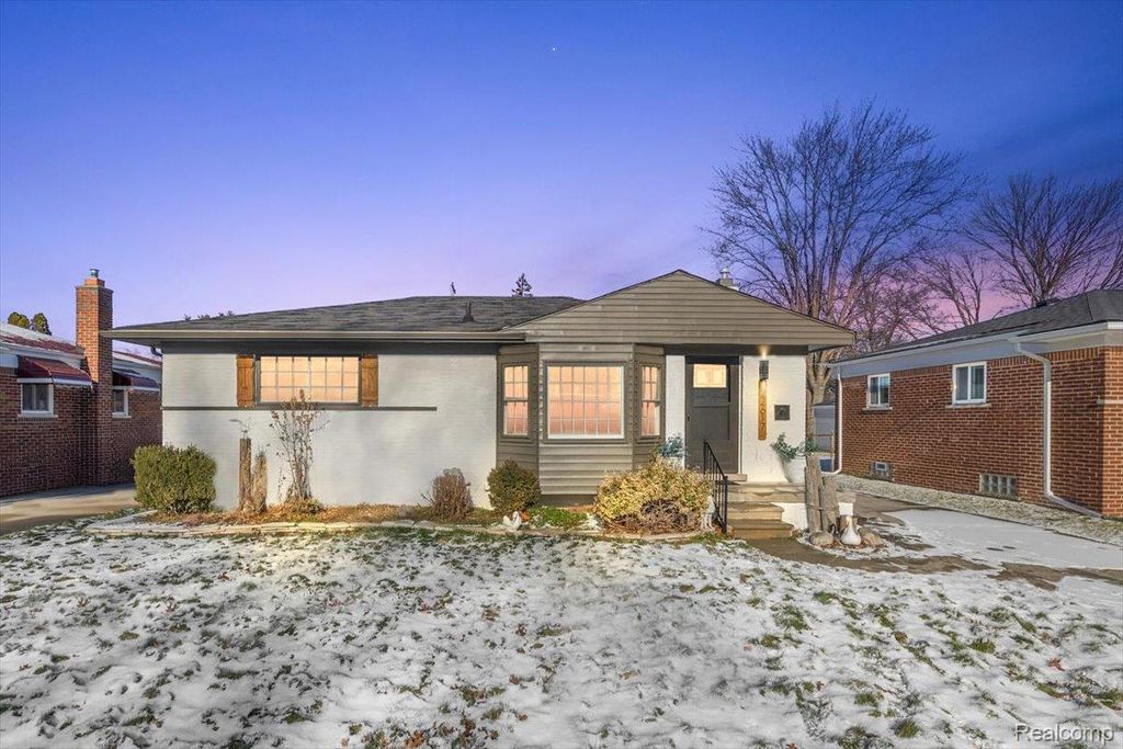 22617 Raymond Court, St. Clair Shores, MI 48082