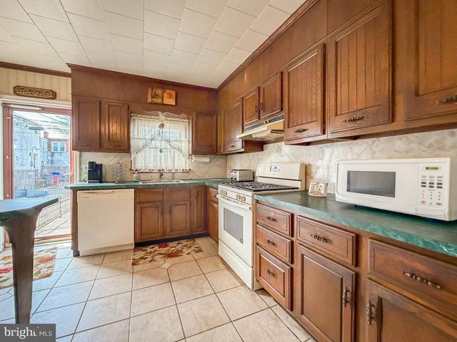 912 JEFFERSON AVE, Bristol, PA 19007