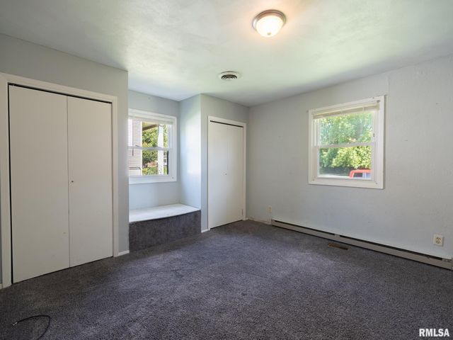 205 PARKWAY Lane, Pekin, IL 61554