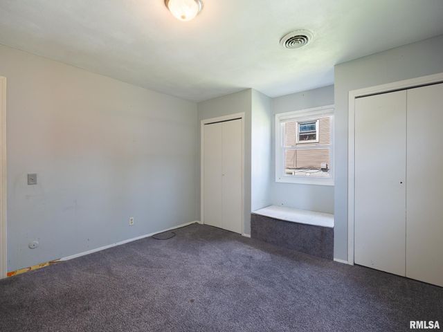 205 PARKWAY Lane, Pekin, IL 61554