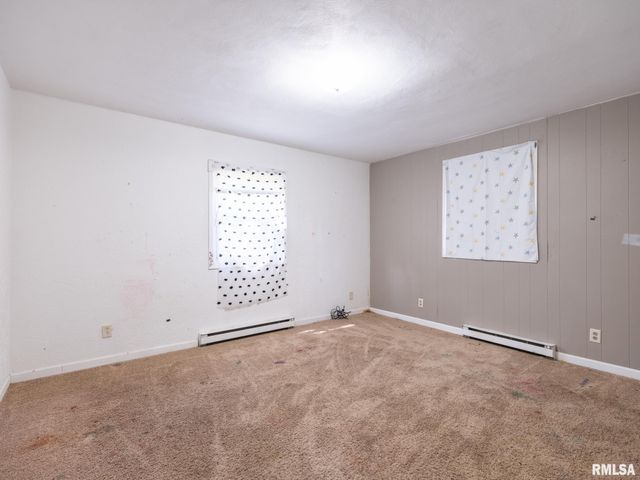 205 PARKWAY Lane, Pekin, IL 61554