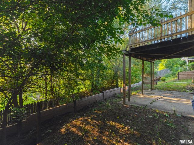 205 PARKWAY Lane, Pekin, IL 61554