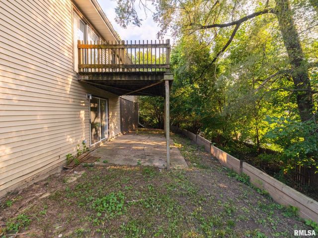 205 PARKWAY Lane, Pekin, IL 61554