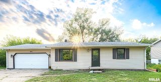 205 PARKWAY Lane, Pekin, IL 61554