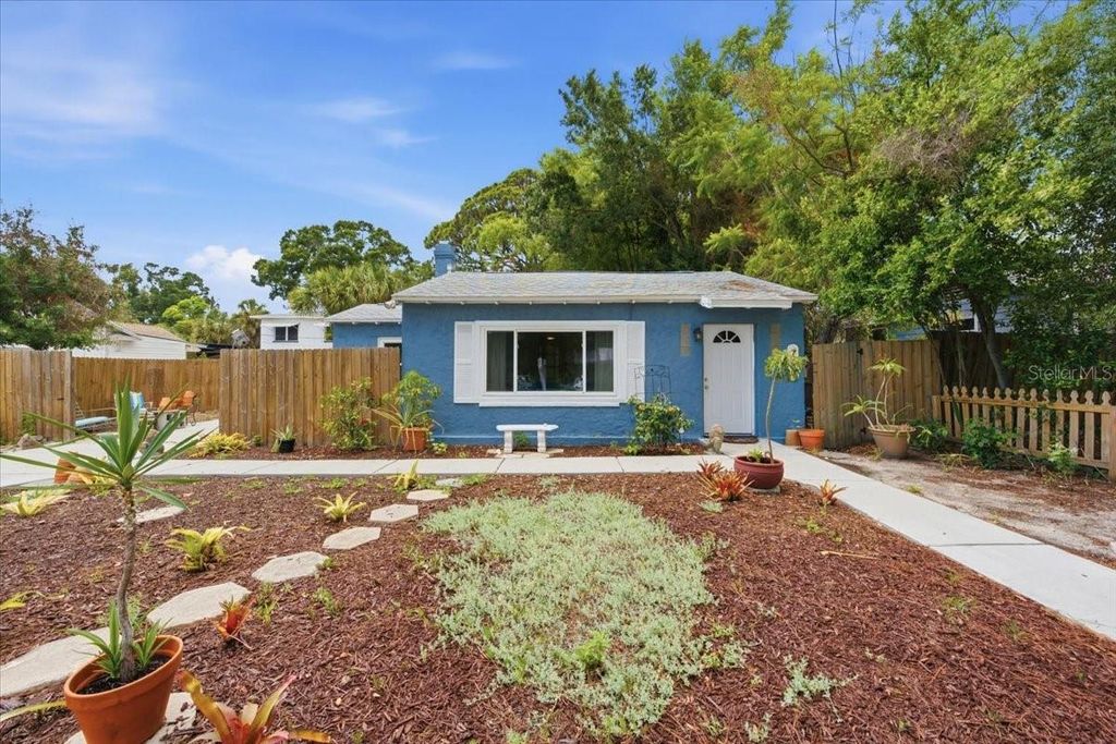 745 ALAMANDA WAY S, St Petersburg, FL 33705