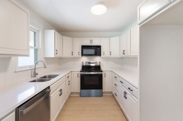 100 Concord Dr, Columbia, TN 38401