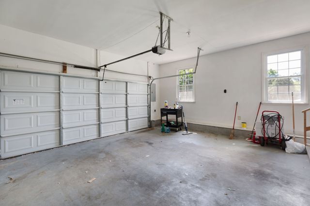 100 Concord Dr, Columbia, TN 38401