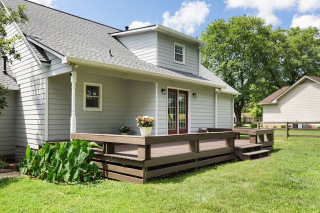 100 Concord Dr, Columbia, TN 38401