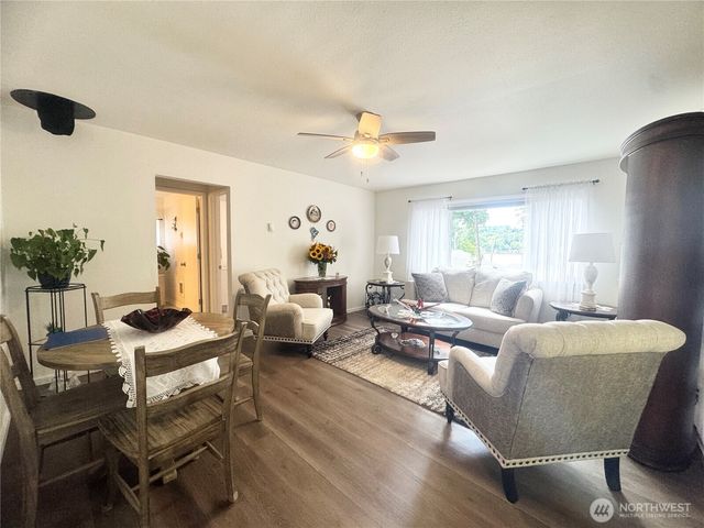 450 E Parkway Blvd, Shelton, WA 98584