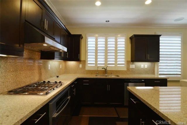 308 BRONZE, Irvine, CA 92618