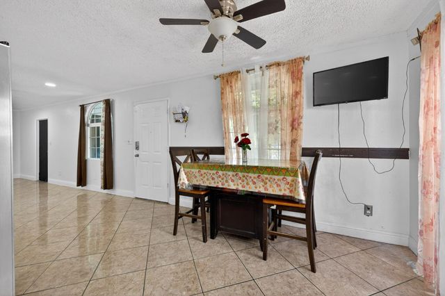 13591 E 5th Street, Parlier, CA 93648