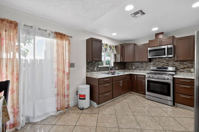 13591 E 5th Street, Parlier, CA 93648