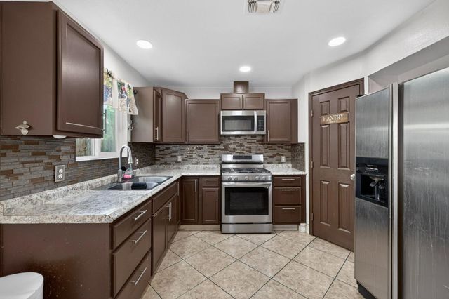 13591 E 5th Street, Parlier, CA 93648