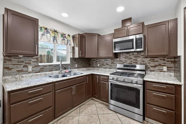 13591 E 5th Street, Parlier, CA 93648