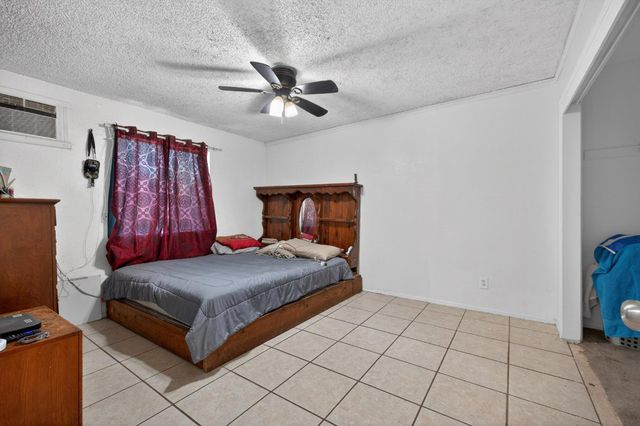 13591 E 5th Street, Parlier, CA 93648