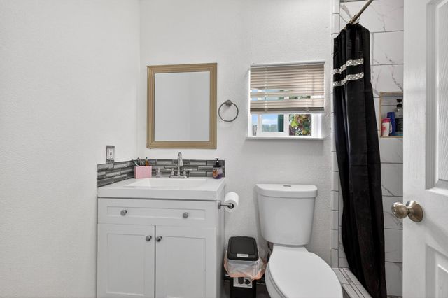 13591 E 5th Street, Parlier, CA 93648