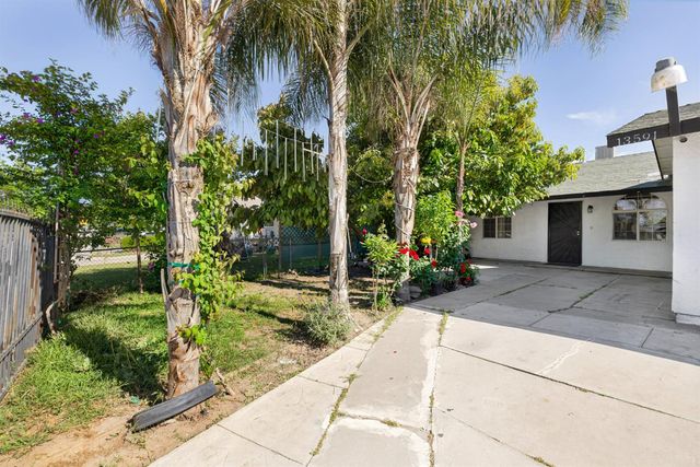 13591 E 5th Street, Parlier, CA 93648