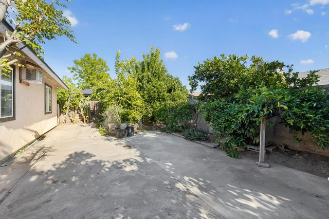 13591 E 5th Street, Parlier, CA 93648