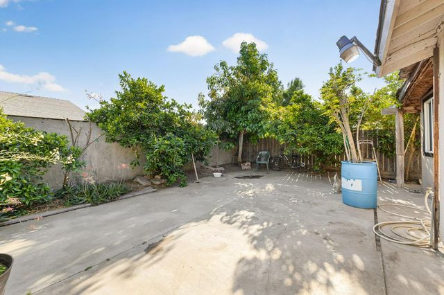 13591 E 5th Street, Parlier, CA 93648