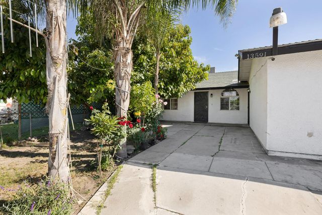 13591 E 5th Street, Parlier, CA 93648