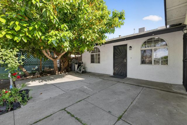 13591 E 5th Street, Parlier, CA 93648